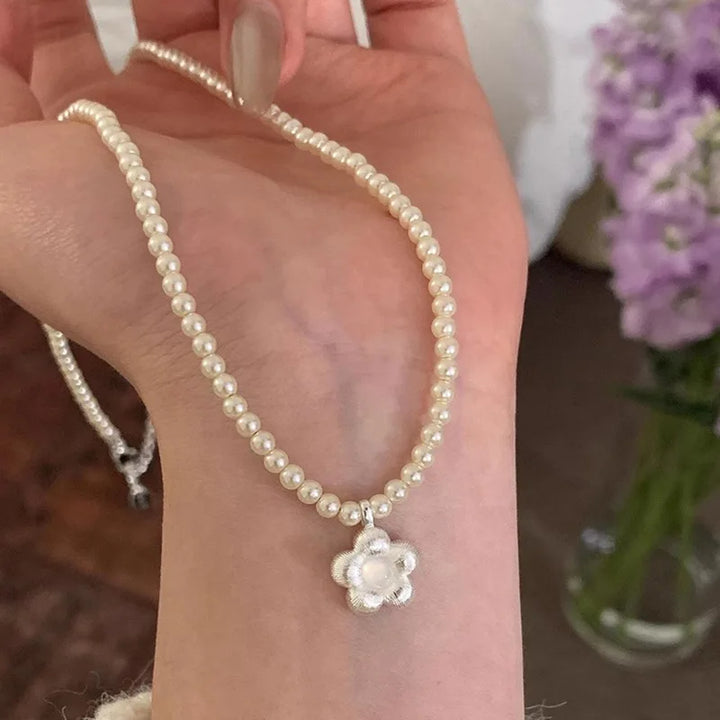 Classic Flower Pendant Pearl Necklace Necklace