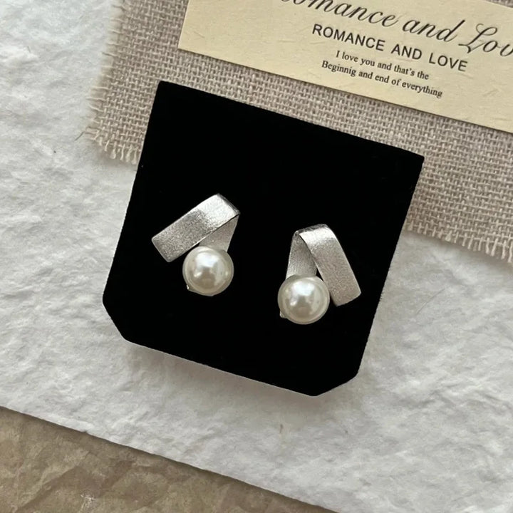 Elegant Curl Pearl Earrings Earrings