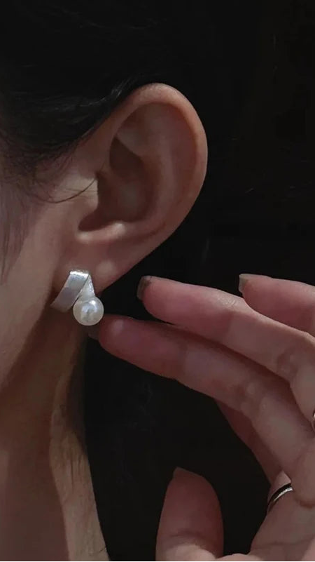 Elegant Curl Pearl Earrings