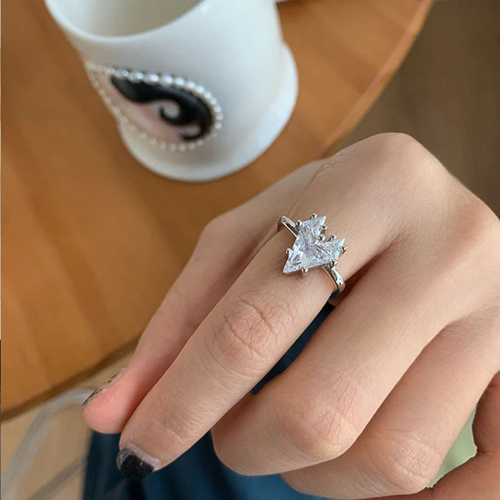 Elegant Heart Zircon Ring