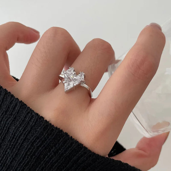 Elegant Heart Zircon Ring