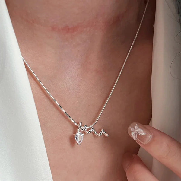 Line Winding Zircon Necklace