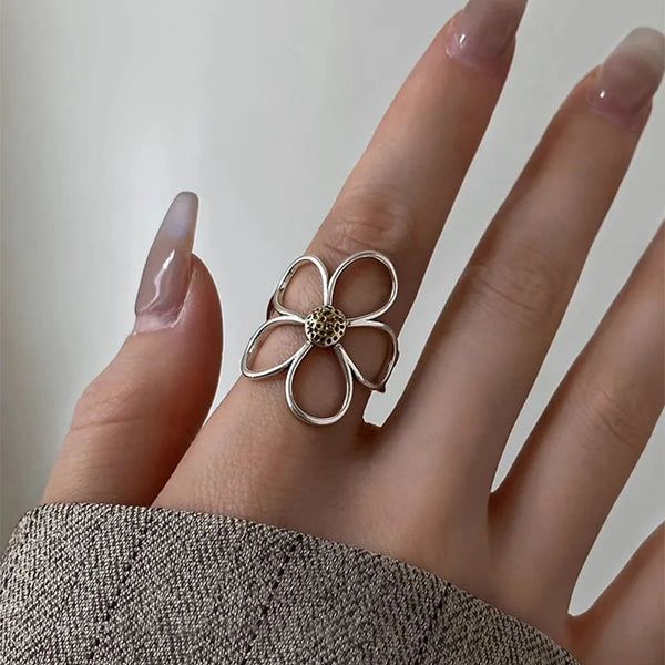Vintage Hollow Daisy Ring
